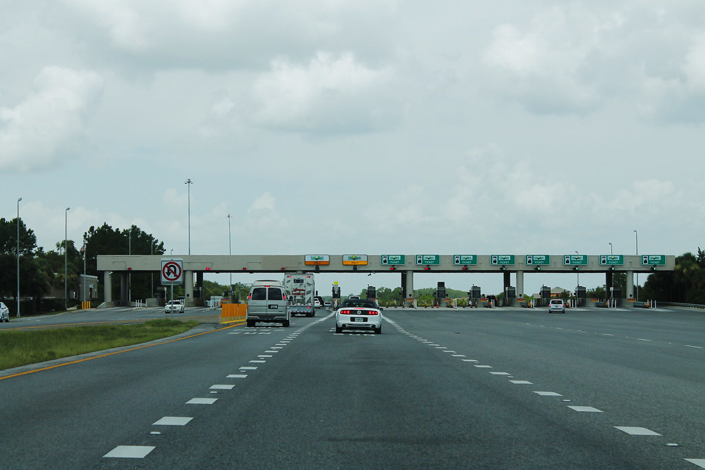 Florida's Turnpike North - Three Lakes Toll Plaza