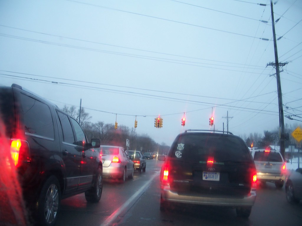 Flashing yellow-arrow signal on a diagonal span